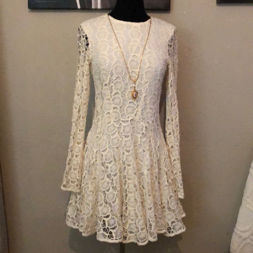 Beautiful lace H&M dress